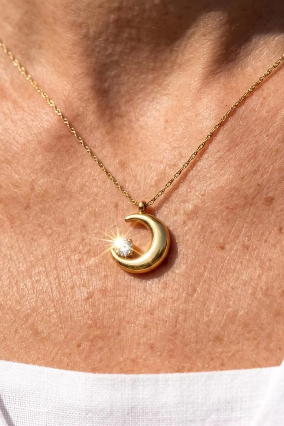 Lumière Moon Necklace