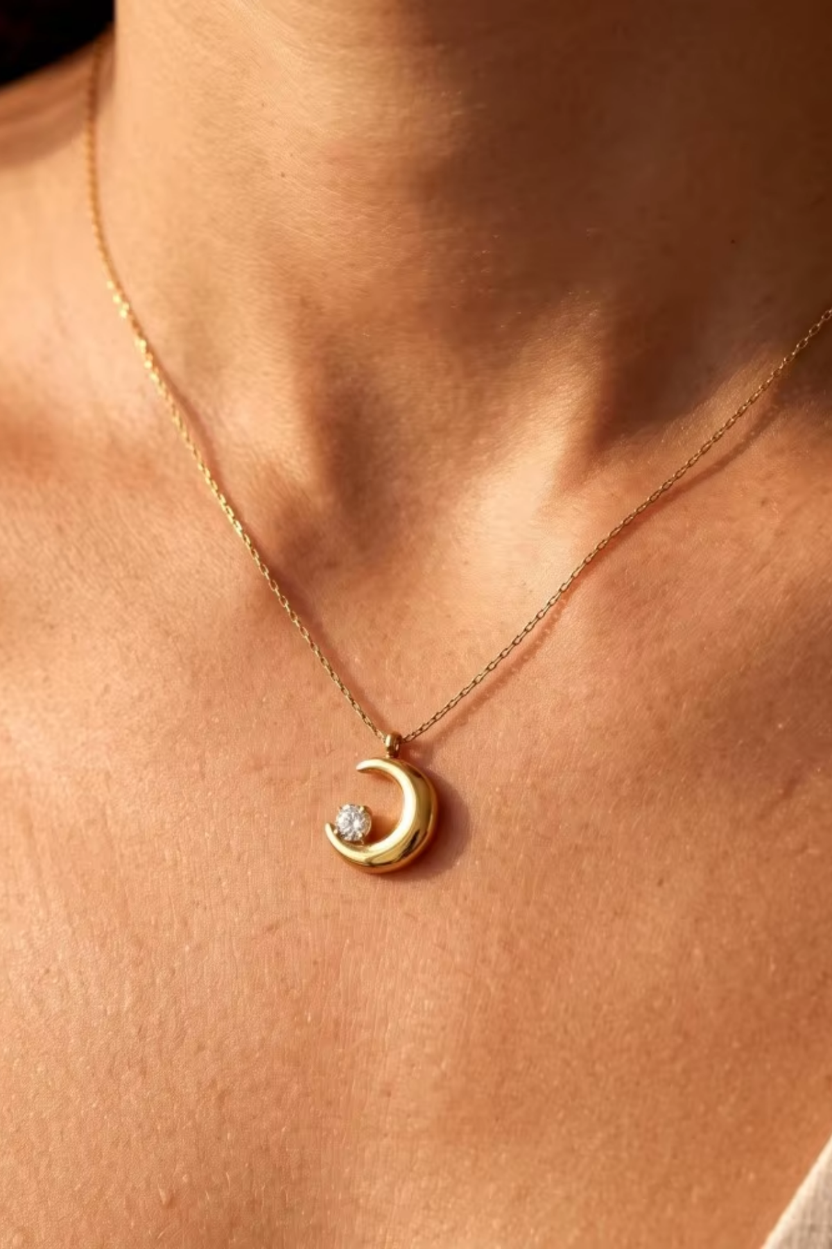 Lumière Moon Necklace