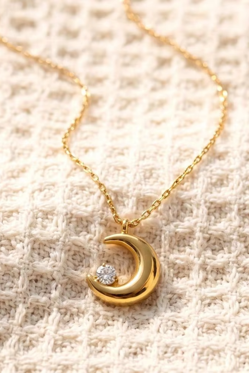 Lumière Moon Necklace