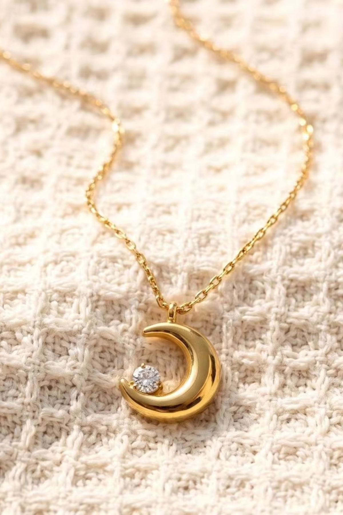 Lumière Moon Necklace