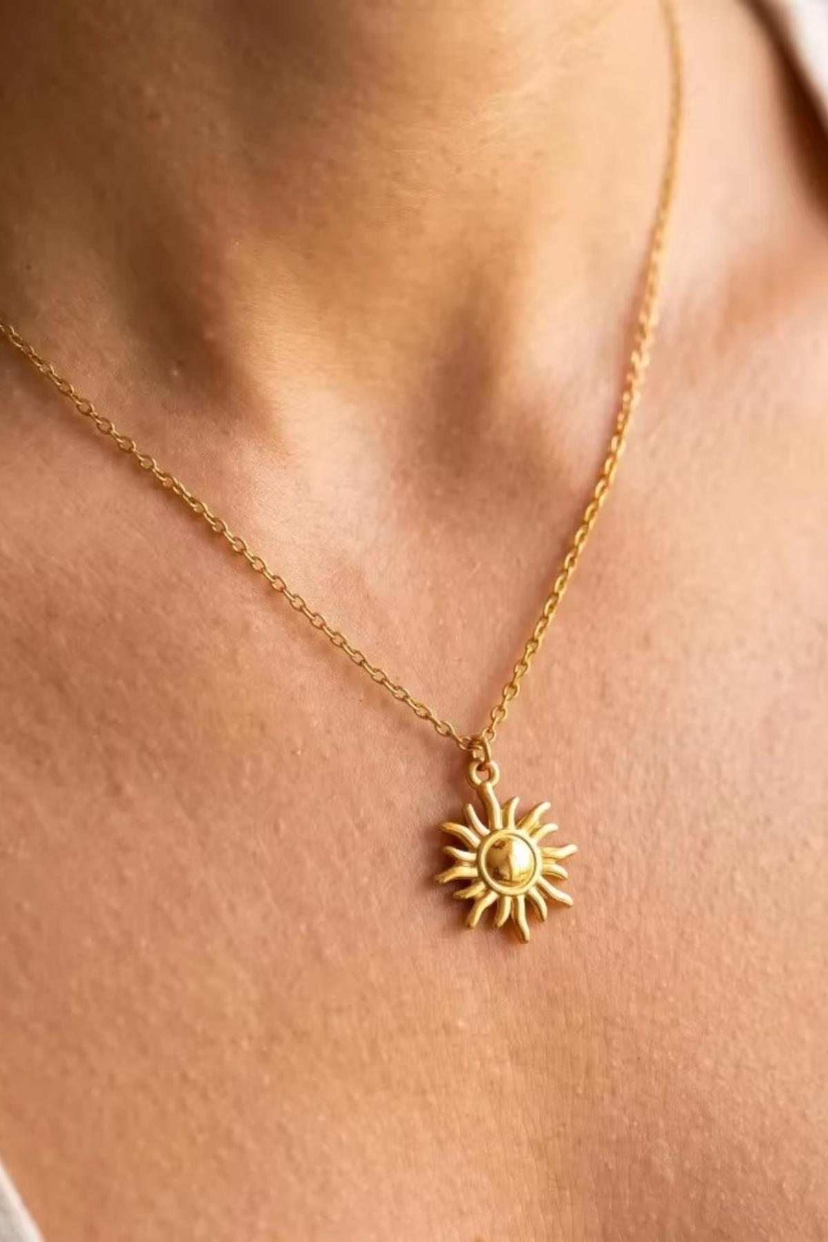 Lumière Moon Necklace