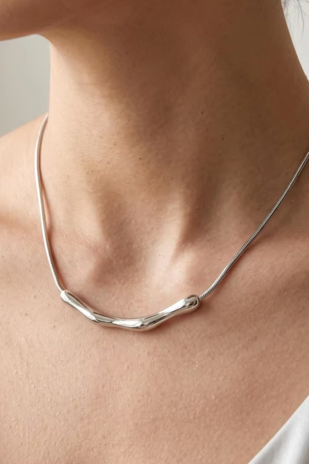Solea Wave Necklace