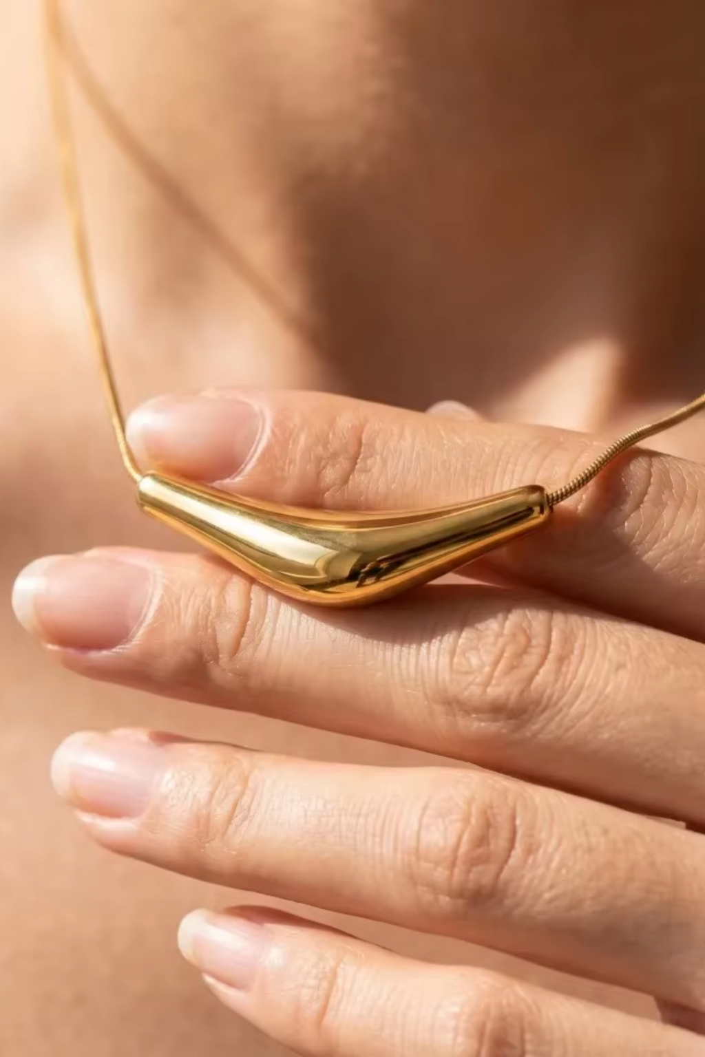 Solea Wave Necklace