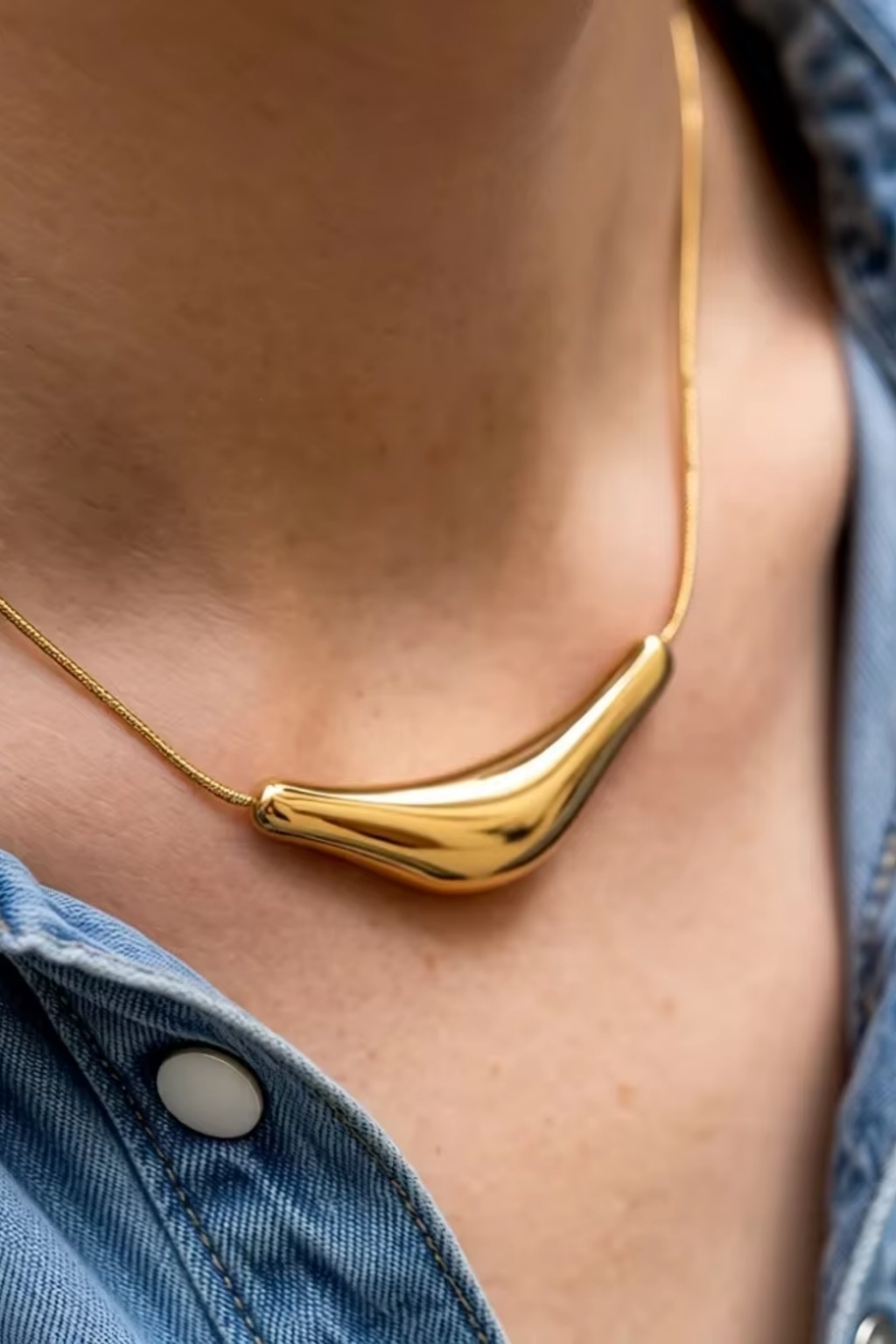Solea Wave Necklace