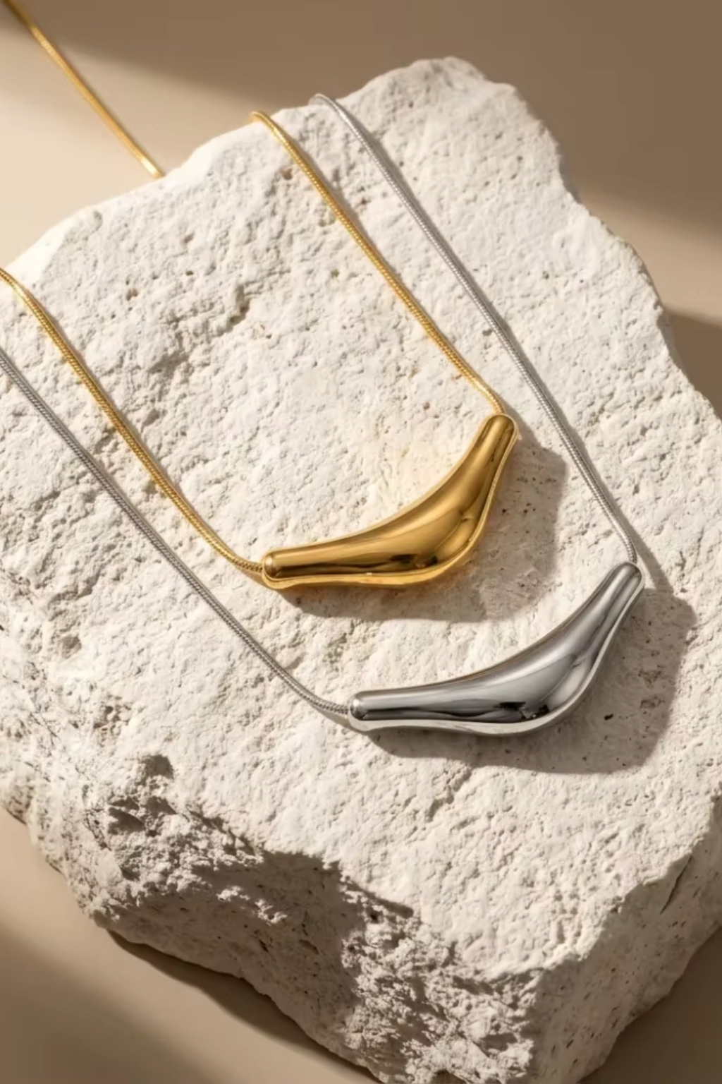 Solea Wave Necklace