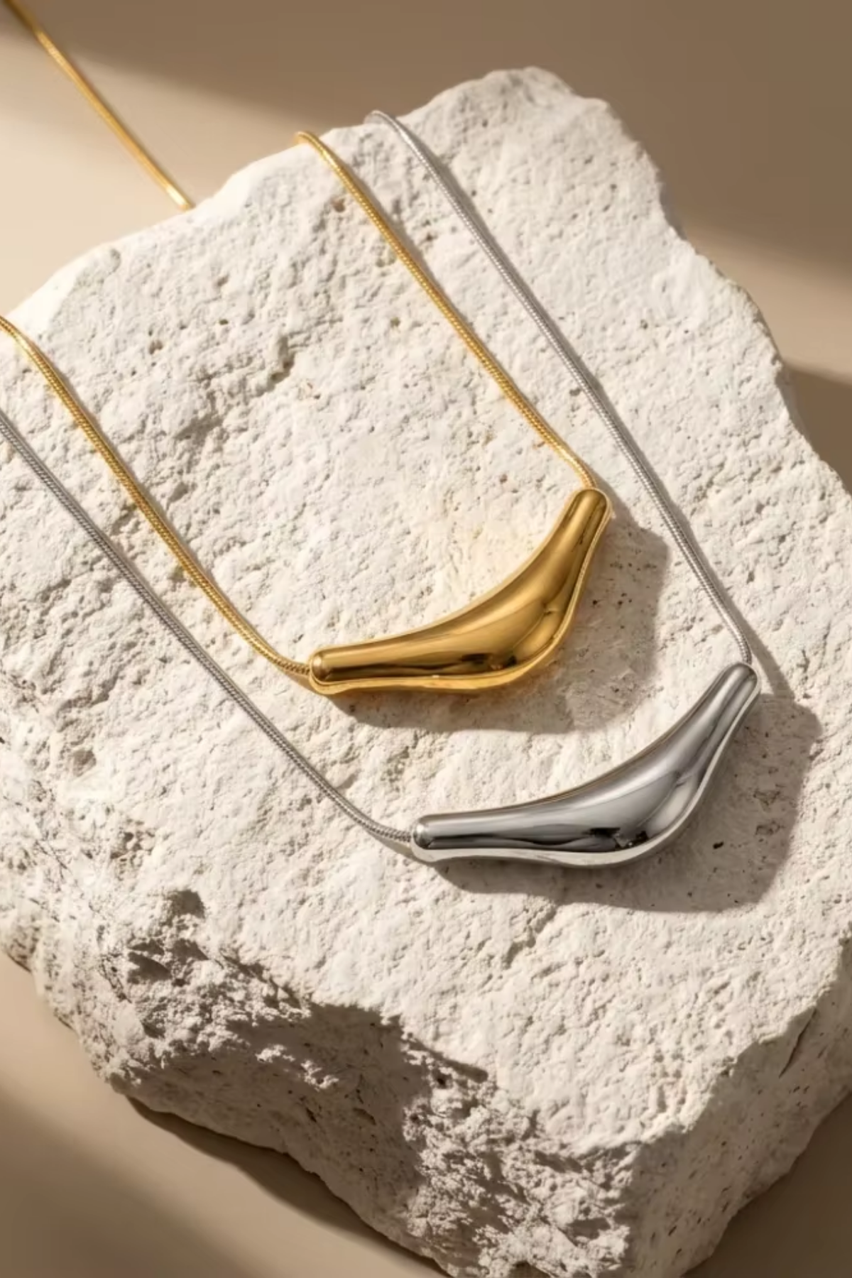 Solea Wave Necklace